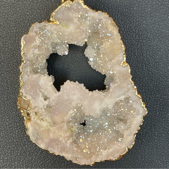 Quartz Geode Stone Pendant Necklace Gold Tone Black Corded Necklace - Picture 12 of 13